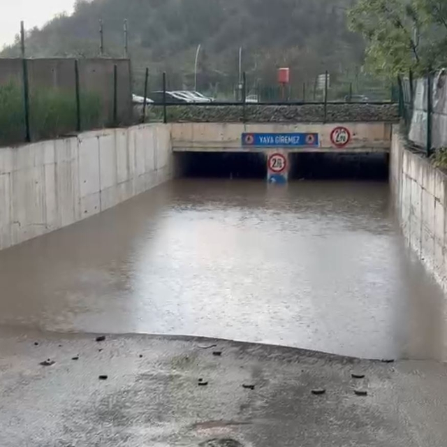 Kırıkkale'de sağanak; altgeçit ve caddeler suyla doldu