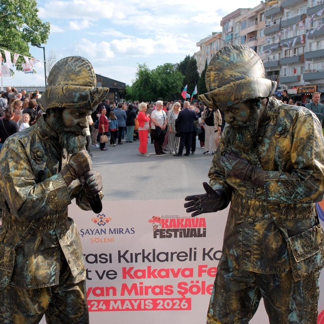 Karagöz Kültür Sanat ve Kakava Festivali renkli görüntülerle başladı