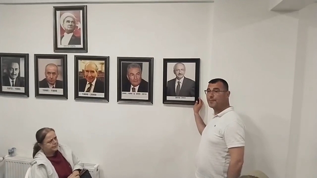 Edirne'de partililer CHP il binası önünde toplandı