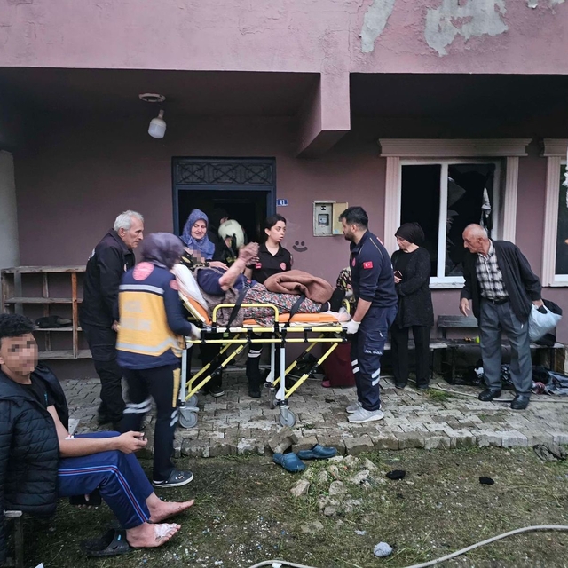 Benzinle soba yakmak isterken ölümden döndüler: 4 yaralı
