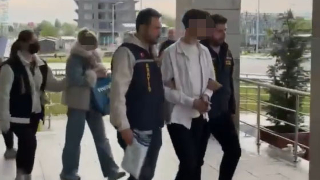 Kütahya'da kuyumcuyu düşük ayarlı altınla dolandıran 4 şüpheli yakalandı