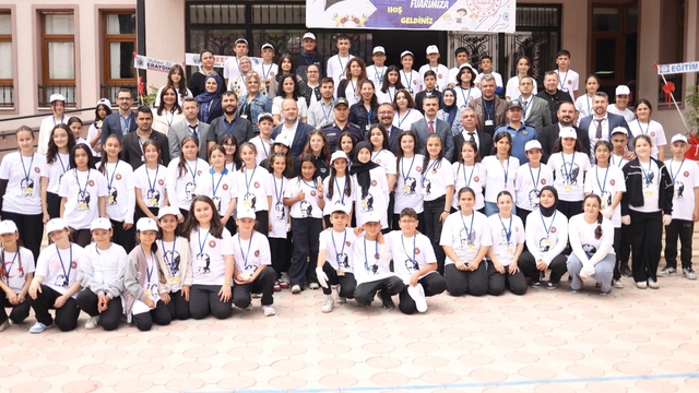 Denizli'de ortaokul öğrencilerinin projeleri bilim şenliğinde görücüye çıktı