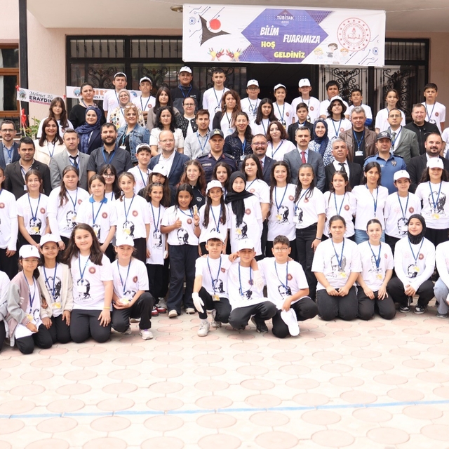 Denizli'de ortaokul öğrencilerinin projeleri bilim şenliğinde görücüye çıkt...