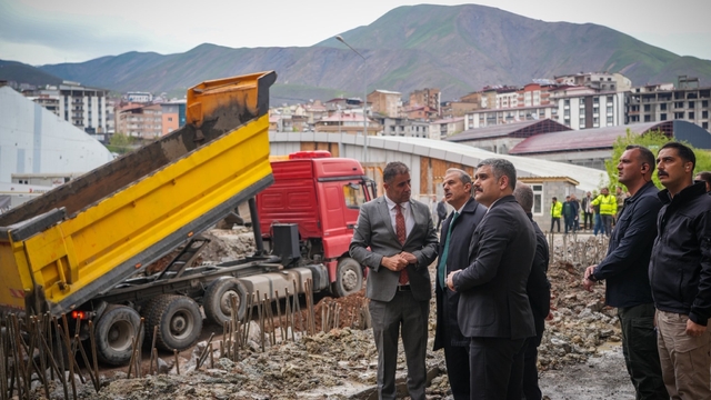 Hakkari'de 6 bina tahliye edildi
Vali İbrahim Taşyapan:
"Vatandaşlarımızın güvenliği önceliğimizdir"