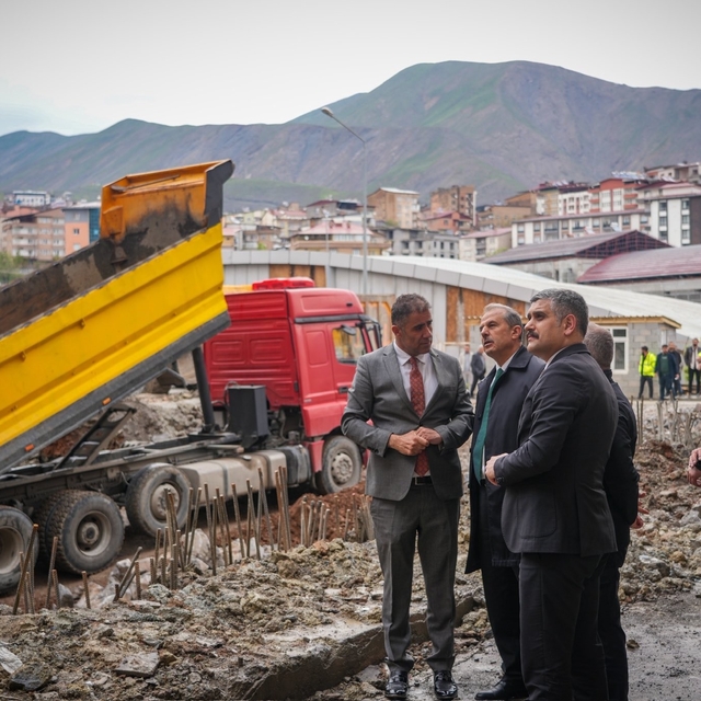 Hakkari'de 6 bina tahliye edildi
Vali İbrahim Taşyapan:
"Vatandaşlarımızın...