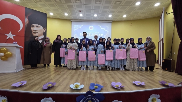 Kur'an Kursu'nda yıl sonu coşkusu