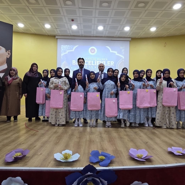 Kur'an Kursu'nda yıl sonu coşkusu