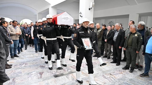 Geçirdiği rahatsızlık sonucu vefat eden polis memuru son yolculuğuna uğurlandı