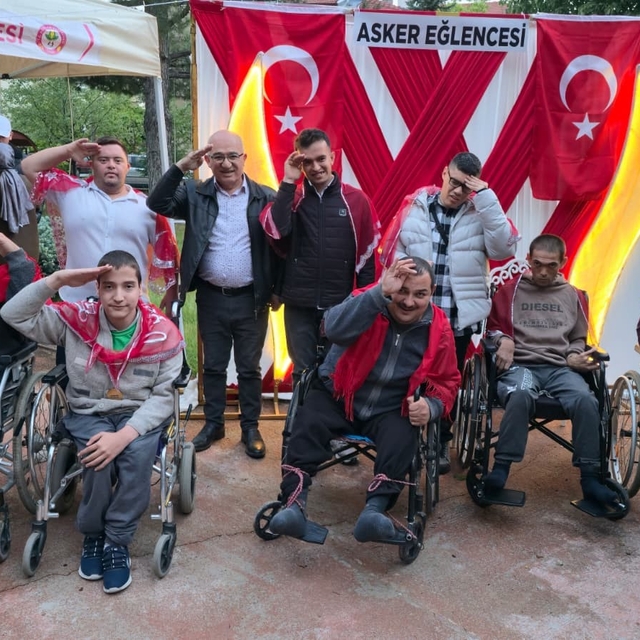 Özel asker ve özel kızlar için unutulmaz gece