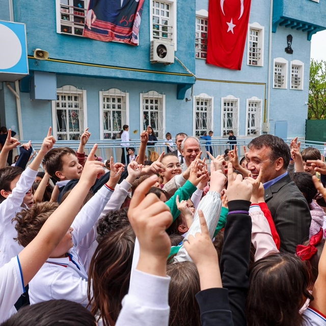 Vali Sözer, öğrencilerle bir araya geldi