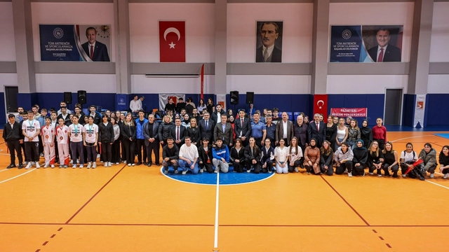 Vali Sözer Pazaryeri'nde bir dizi program gerçekleştirdi