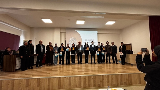 Bilecik'te Kur'an-ı Kerim okuma yarışmasında ödüller sahiplerini buldu