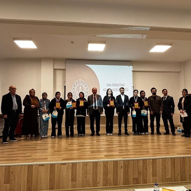 Bilecik'te Kur'an-ı Kerim okuma yarışmasında ödüller sahiplerini buldu