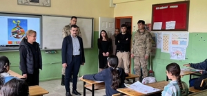 Dicle Kaymakamı Atış, öğrenci ve öğretmenlerle bir araya geldi
