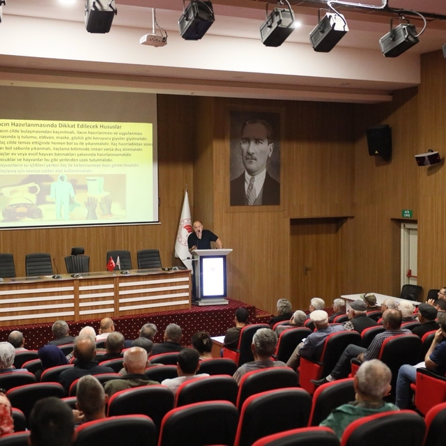 Menteşeli üreticilere "B reçete ve bitki koruma" eğitimi