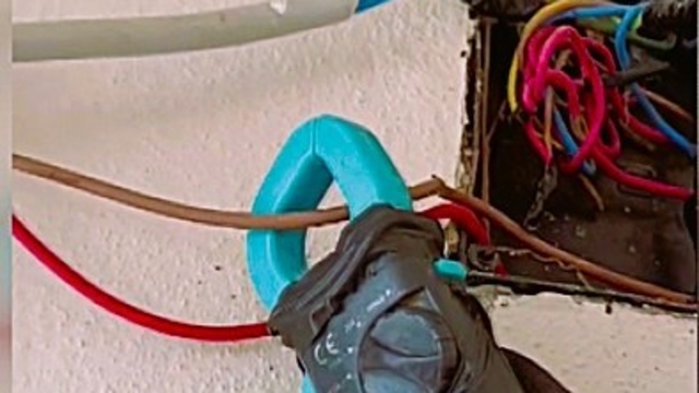 Dicle Elektrik kaçak elektrik denetiminde ilginç olay
Tutanağı reddetti, ikinci kez kaçak kullanımı tespit edildi
