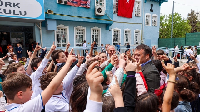 Vali Sözer, öğrencilerle bir araya geldi