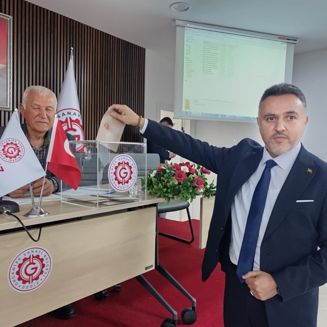 Gediz OSB'de başkanlık görevi Dr. Yunus Altıngemi'ye geçti