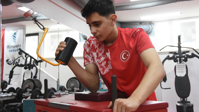 15 yaşında bileğiyle Avrupa şampiyonu