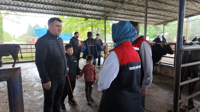 Hayvan sevkiyatına sıkı kontrol
Düzce'de Kurban Bayramı öncesi hayvan pazarı ve yol kontrolleri devam ediyor