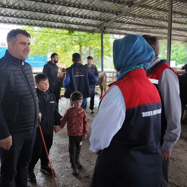 Hayvan sevkiyatına sıkı kontrol
Düzce'de Kurban Bayramı öncesi hayvan pazar...