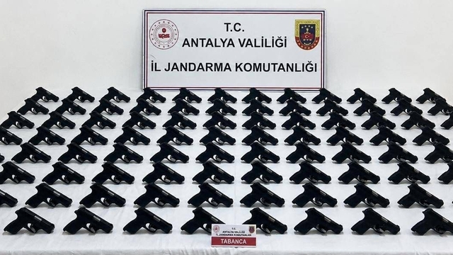 Antalya'da 100 adet ruhsatsız tabanca ele geçirildi
