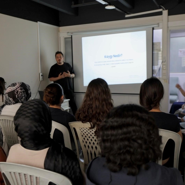 Yunusemre Belediyesinden öğrencilere "Sınav Kaygısı Yönetimi" semineri
