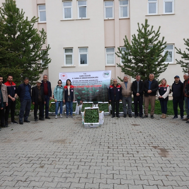 Kars'ta sebze üretimine destek: Binlerce fide üreticiyle buluştu
