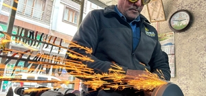 Van'da bıçak bileme ustalarının yoğun bayram mesaisi
Vanlı bıçak bileme ust...