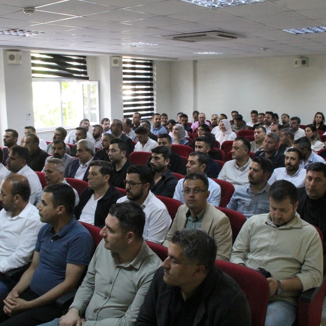 Cizre'de okul müdürleri toplantısında eğitim masaya yatırıldı