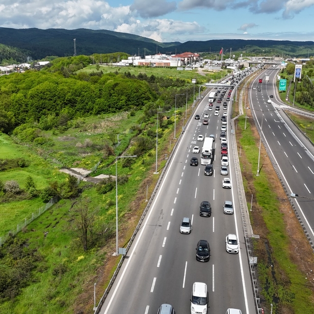 Bolu Dağı geçişinde bayram trafiği yoğunluğu