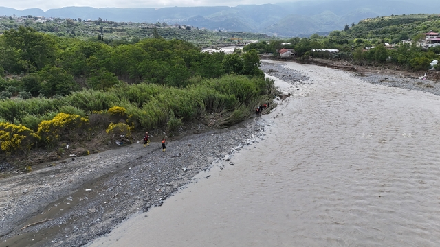 Sel felaketinde kaybolan 2 genci arama çalışmaları ikinci gününde devam ediyor