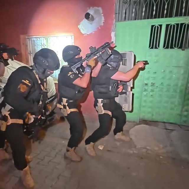 Adana'da DEAŞ'ın uyuyan hücresine operasyon: 16 kişi yakalandı