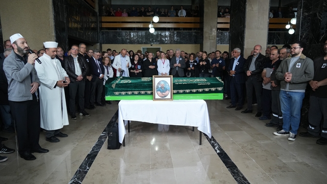 37 yaşında hayatını kaybeden beyin cerrahına gözyaşlarıyla veda