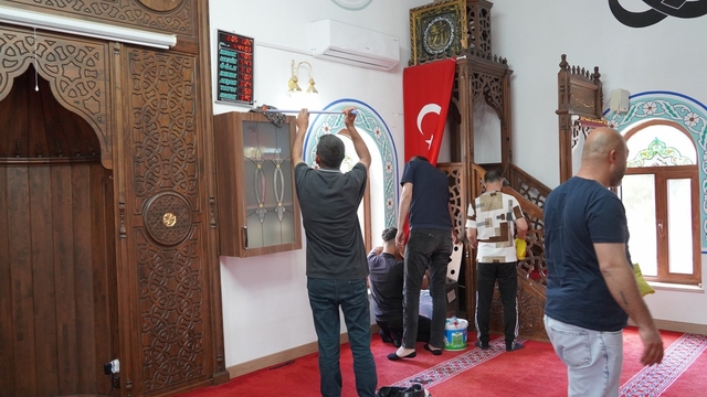 Yunusemre'de camiler bayram namazına hazırlanıyor