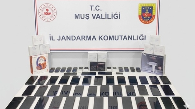 Muş'ta 55 kaçak cep telefonu ele geçirildi