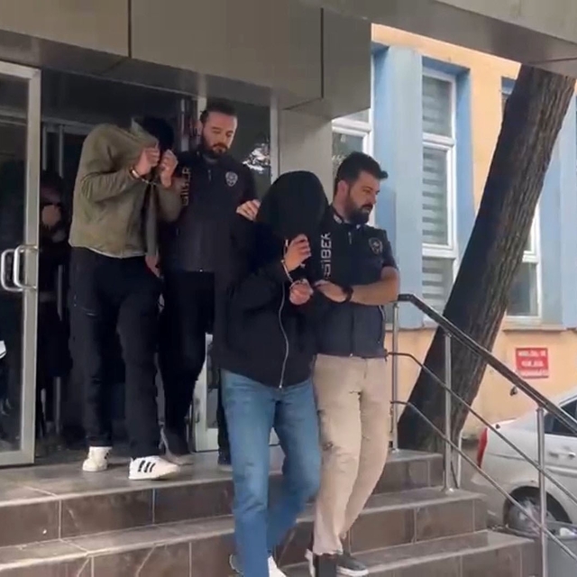 Tunceli'de yasa dışı bahse siber darbe: 3 şüpheli tutuklandı
Yasa dışı bahi...