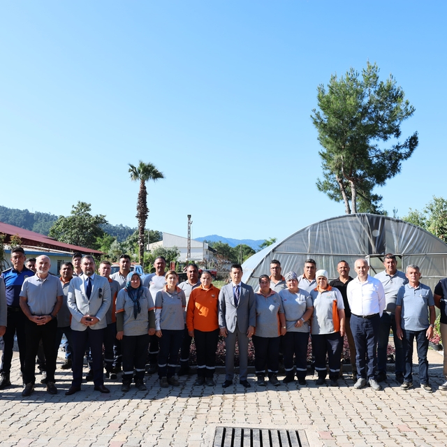 Başkan Ünlü, personelle bayramlaştı