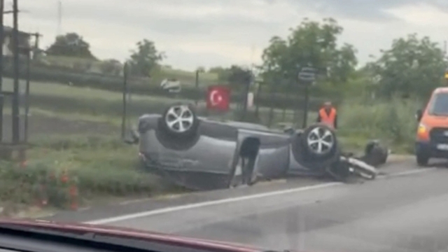 Takla atan otomobilin sürücüsü yaralandı