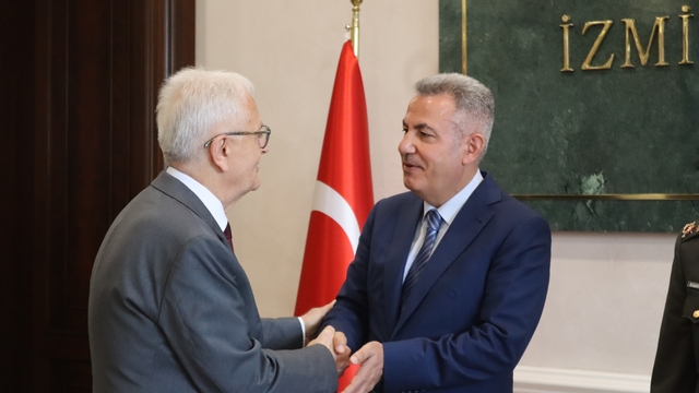 Vali Elban, protokolle bayramlaştı