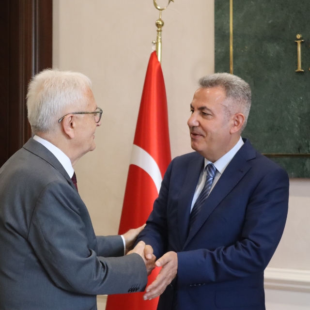 Vali Elban, protokolle bayramlaştı