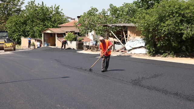 Osmangazi Belediyesi 900 ton asfalt döktü
Osmangazi'de yollar daha güvenli ve konforlu