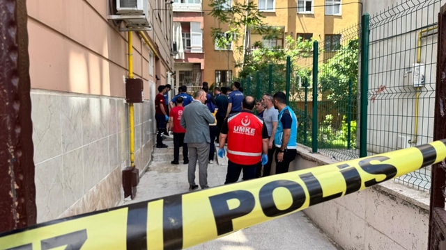 Pencere temizlerken 5'inci kattan düşen kadın hayatını kaybetti