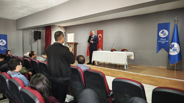 Rektör Elmastaş'tan Ercişli öğrencilerle kariyer planlaması söyleşisi