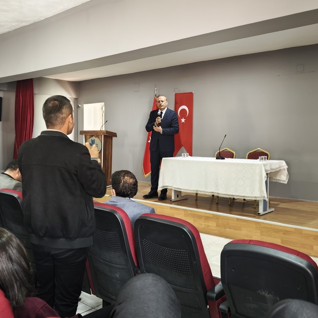 Rektör Elmastaş'tan Ercişli öğrencilerle kariyer planlaması söyleşisi