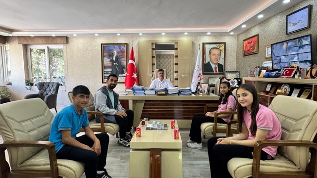 Çifte şampiyon Manisa'dan
Konya'daki Türkiye Şampiyonası'nda Manisalı bilek güreşçiler kürsüye damga vurdu