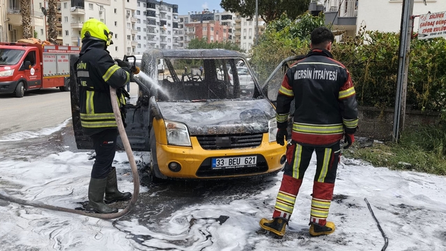 Hafif ticari araç alev alev yandı