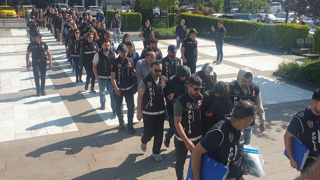 Sahte stajyerler üzerinden haksız kazanç elde eden 21 şüpheli adliyede