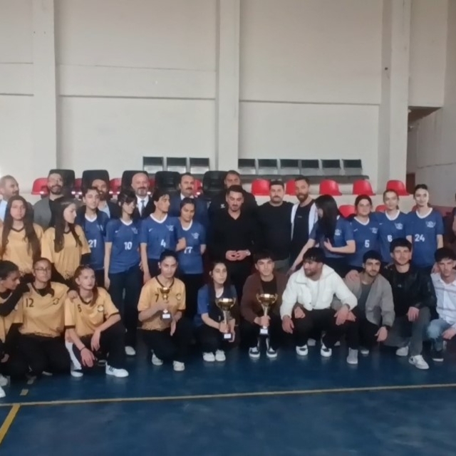 Özalp'te Liseler Arası Voleybol Turnuvası düzenlendi