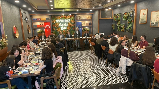 3 ülkeden 22 öğrenci kültür köprüsü için Tavşanlı'da buluştu